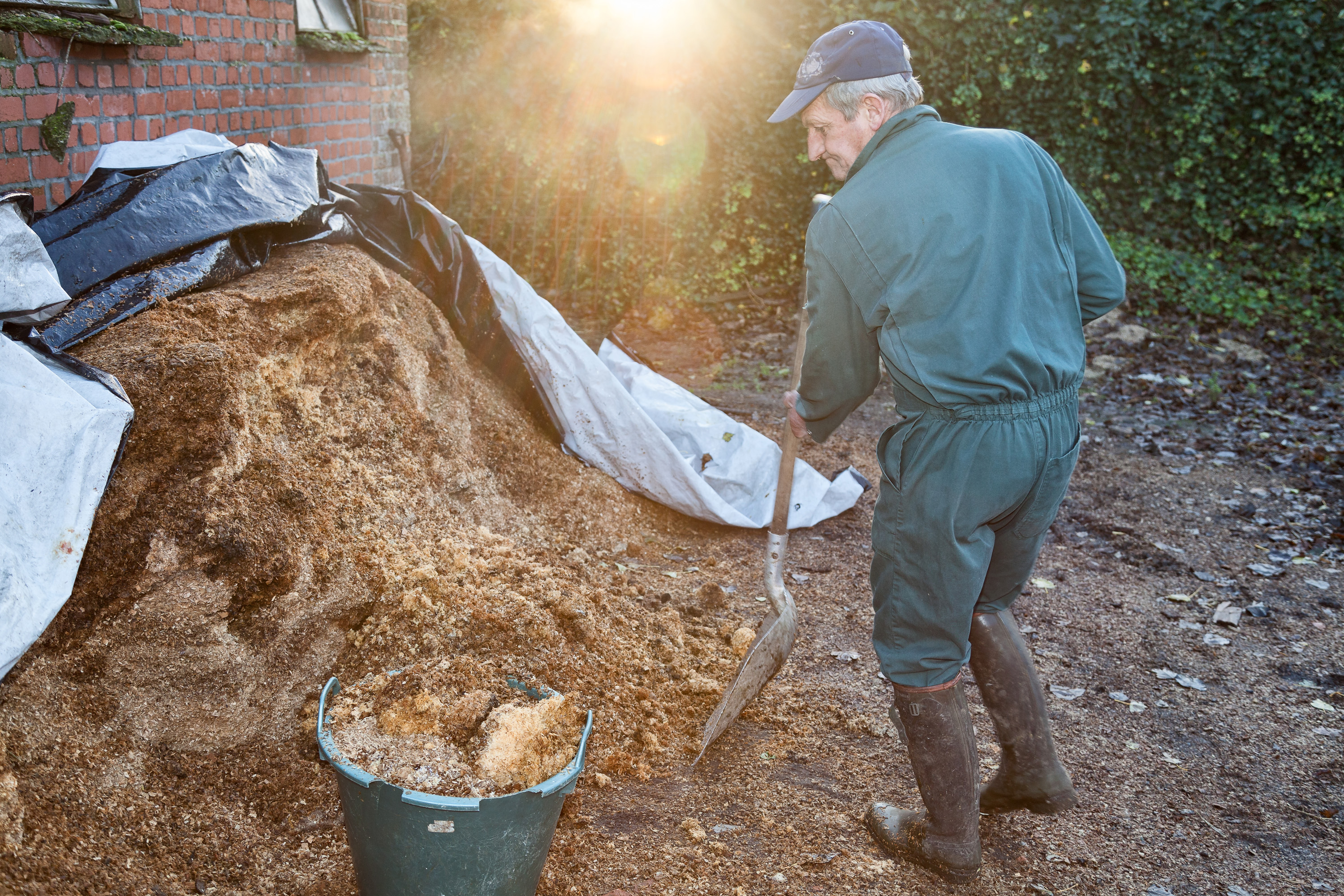 photo by Bert Vereecke for photoseries Zevende dag naar Compostella (Wilfried De Geeter, café De Roos, Sint-Laureins)